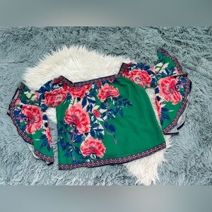 Flying Tomato gorgeous off the shoulder bell sleeve floral boutique top in large